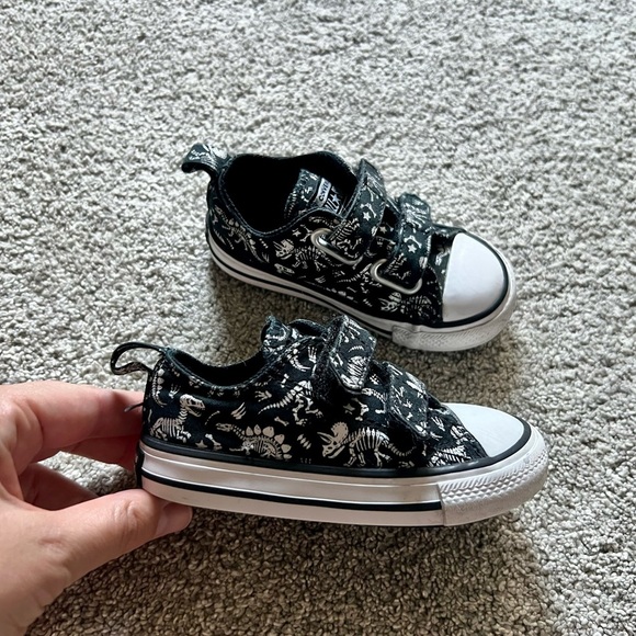Converse Chuck Taylor All Star 2V Todder Sz 6 Skeleton Dinos Dinosaur Sneakers - Picture 1 of 5